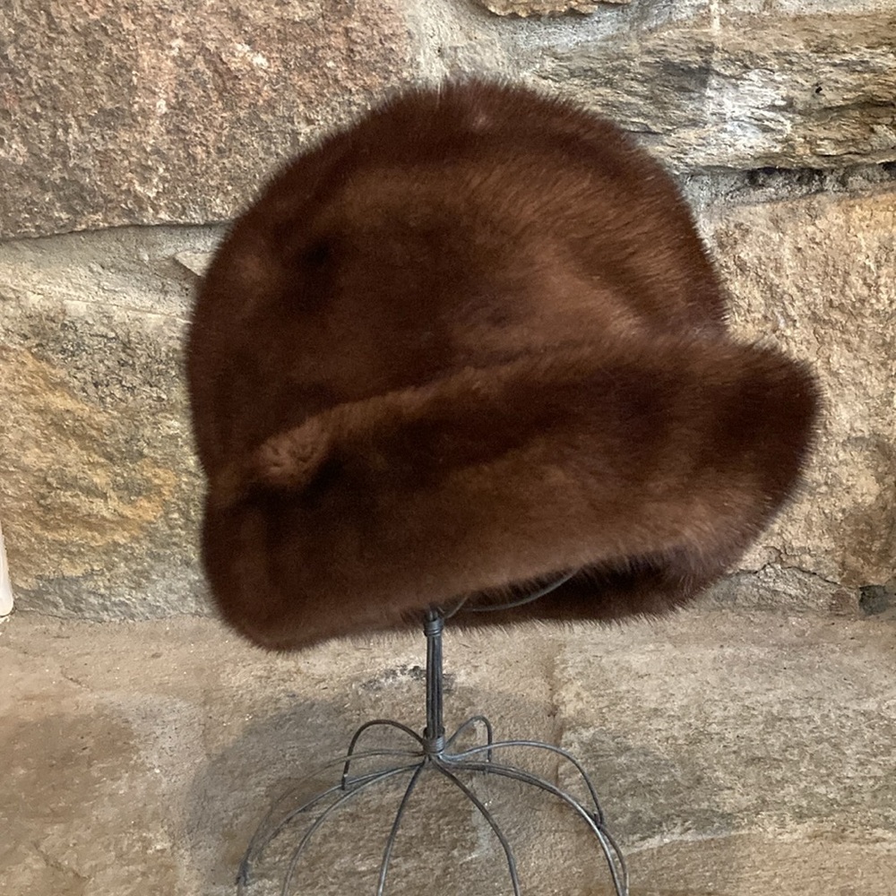 Excellent Vintage Condition Bergdorf Goodman Mink Hat